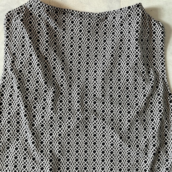 Banana republic  Blouse  sleeveless  silky  soft stretchy   Black/gray    size M - Picture 5 of 8